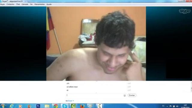 Diego aguirre enseña su celulitico trasero por skype - xvide